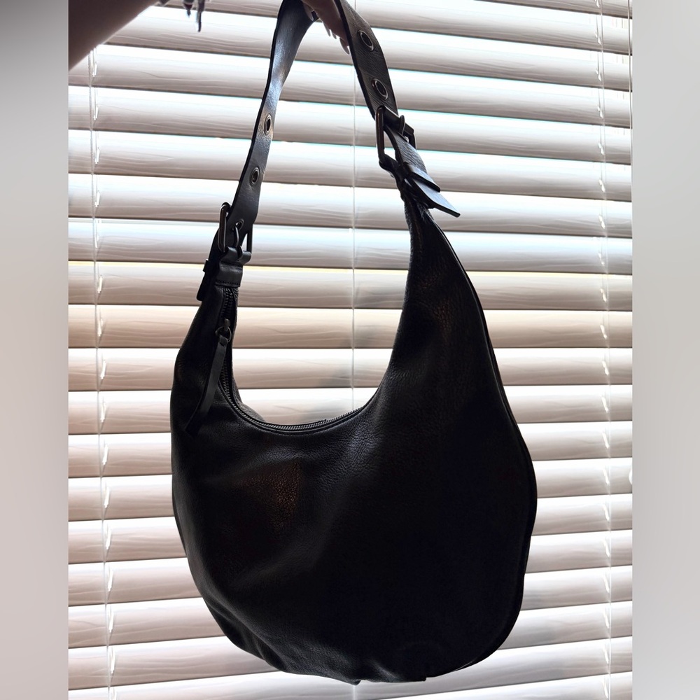 ‼️SOLD‼️ BANANA REPUBLIC Half-Moon Leather shoulder bag - Picture 6 of 8